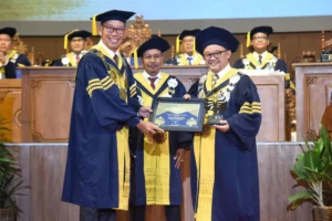 Mendikdasmen Abdul Mu’ti Raih Anugerah Konservasi dari UNNES